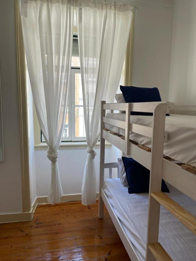 7 Seas 3 Hostel Lisbona Esterno foto